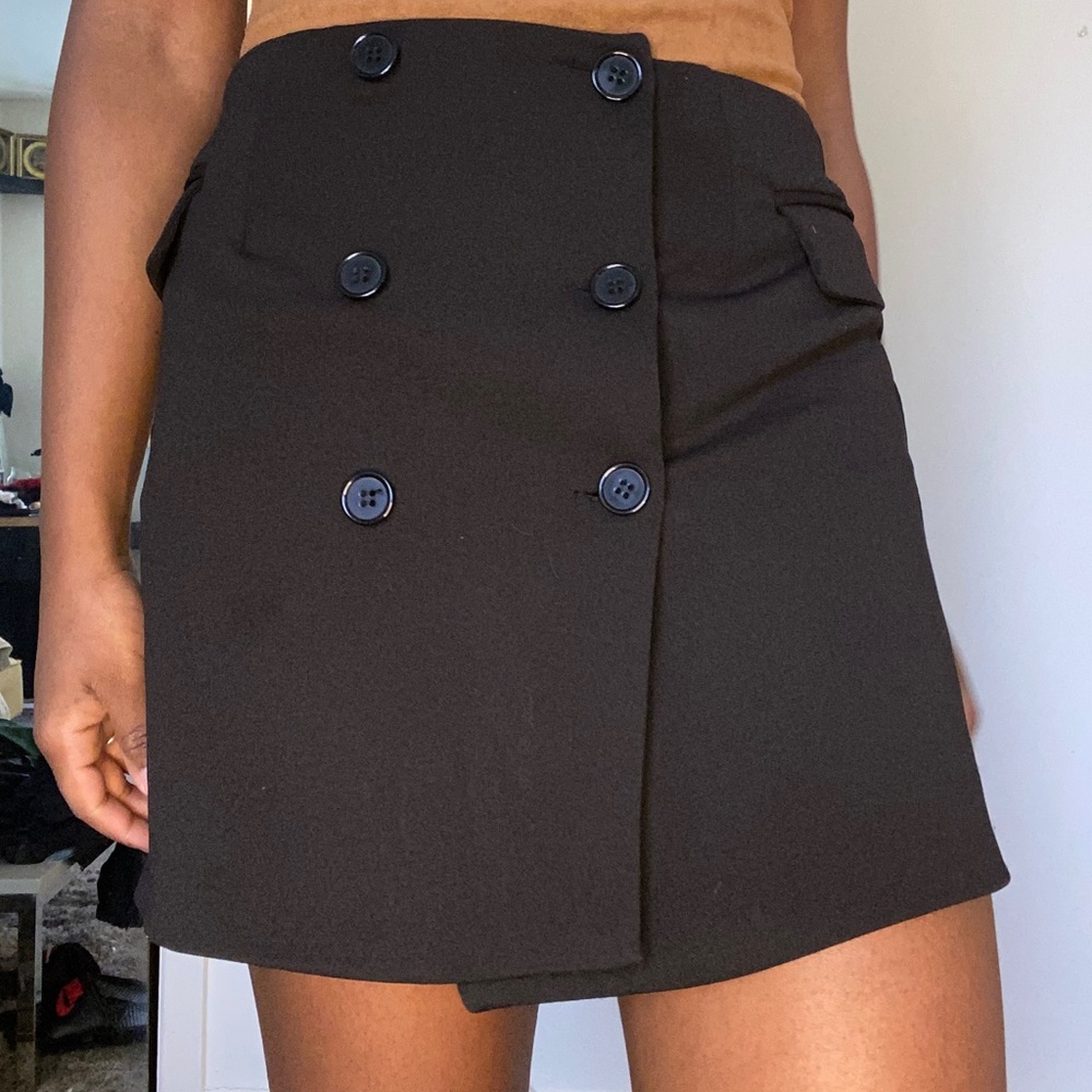 Small black mini skirt with buttons